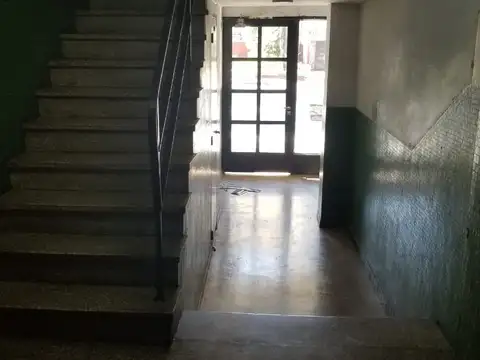 EN VENTA EN CIUDAD JARDIN DEPARTAMENTO 3 AMBIENTES EN 3ER PISO AL CFTE. SOBRE WERNICKE - FICHA 7731