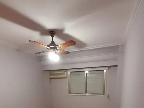 montevideo 1700, Piso 1