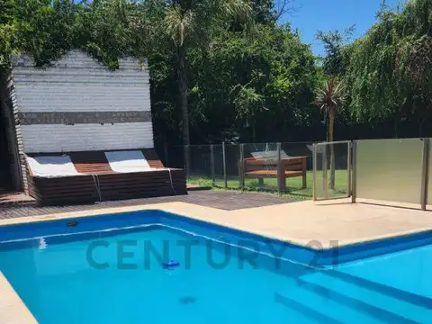 Venta - Casa con pileta y quincho - Casilda