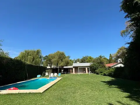 CASA SOBRE LOTE DE 18 POR 70 EN CITY BELL