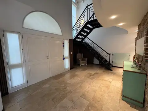 CASA EN ALQUILER EN CAMPOS DE ÁLVAREZ - 5 AMBIENTES