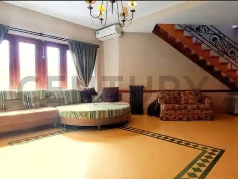 Casa 5 ambientes con 3 baños