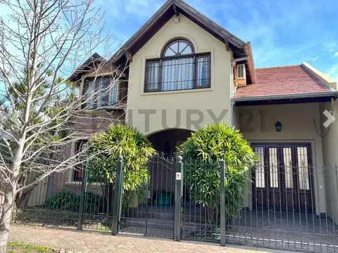 CASA EN VENTA CASTELAR NORTE 5 AMBIENTES