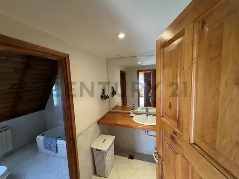 Casa en Venta con 3 cocheras