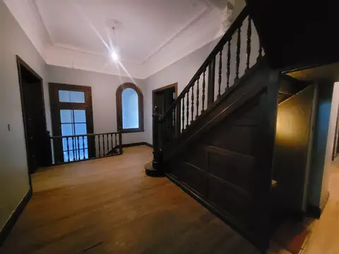 Casa en Alquiler con 3 cocheras