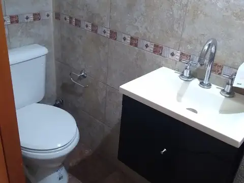 Casa 5 ambientes con 1 baño