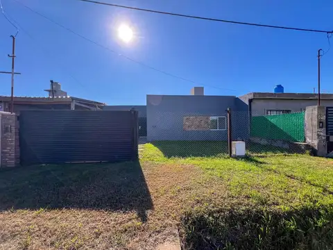 Casa de 3 dormitorios, pileta y 3 cocheras. Tierra de Sueños 3, Roldán.