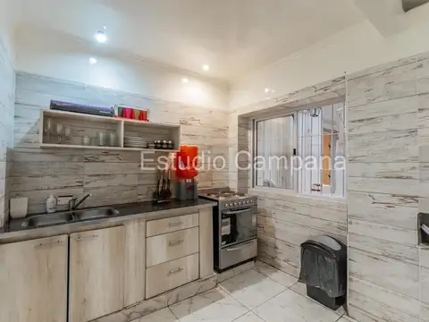 Departamento de 5 ambientes. Frente. Balcón. San Nicolás