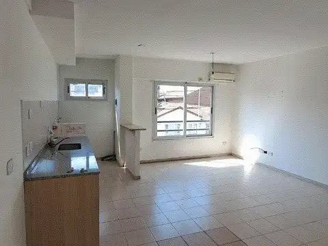 Luminoso departamento con cochera zona FFCC San Martin Pilar.