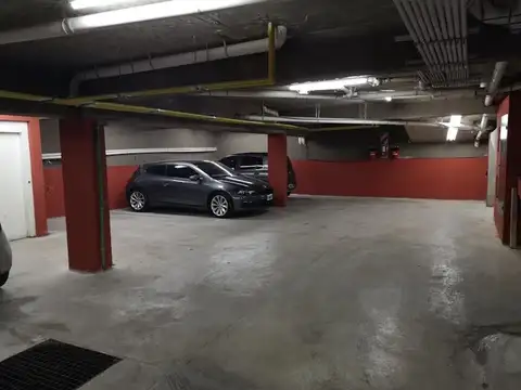 COCHERA en SUBSUELO - EXCELENTE UBICACIÓN - IMPORTANTE