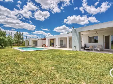 Casa 4 ambientes con 3 baños