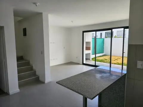 Casa 4 ambientes con 1 baño