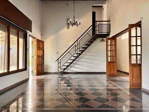 Casa en Venta con 2 cocheras