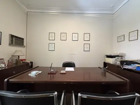 Casa 10 ambientes con 2 baños