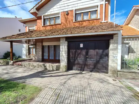 Casa en miramar a mts de la peatonal. Zona 4