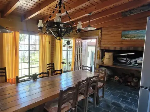 Casa 5 ambientes con 2 baños