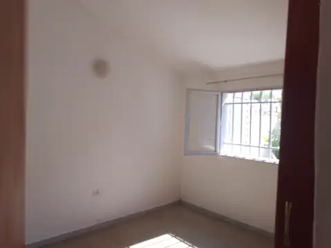 Casa en Alquiler en Ignacio Vidal, $ 450.000