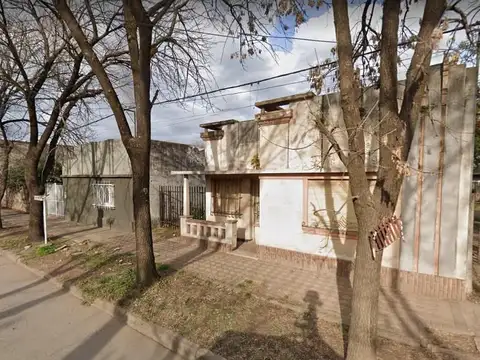 Casa en  Perez , zona céntrica. Lavalle 1600