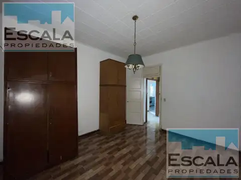 Casa 5 ambientes con 1 baño