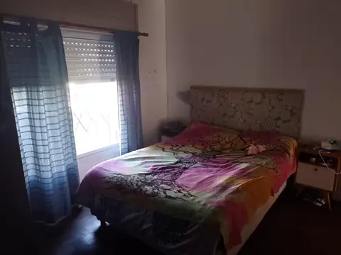 Obligado al 1070 - Casa con GARAGE + DEPARTAMENTO