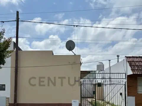 Depto Tipo Casa en Venta en Los Hornos, USD 45.000
