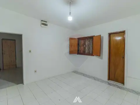 Casa 7 ambientes con 1 baño