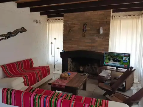 Casa 7 ambientes con 4 baños