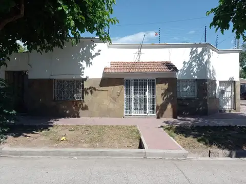 REVOLUCION DE MAYO ESQ. LAMADRID 1800