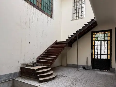 Oficina 10 ambientes con 6 baños