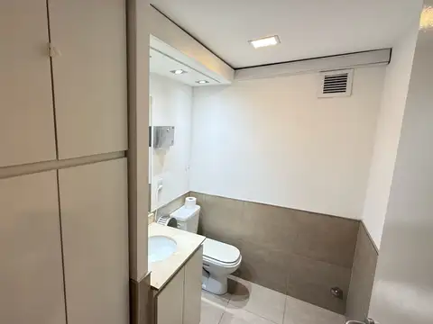 Alquiler IMPECABLE Oficina 133m2 con Cochera - Libertador Plaza - OLAZABAL Y LIBERTADOR