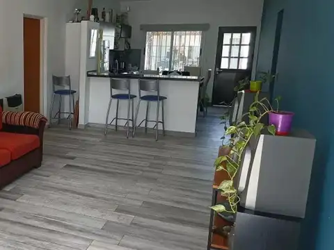 Casa en venta - 3 Dormitorios 2 Dormitorios - 300mts2 - Manuel Alberti