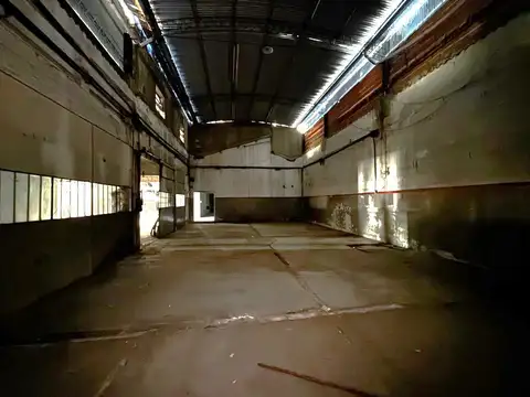 Galpon en Alquiler 17  mts Frente