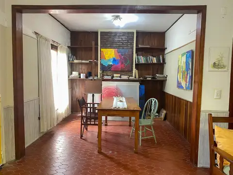 Casa 6 ambientes con 2 baños