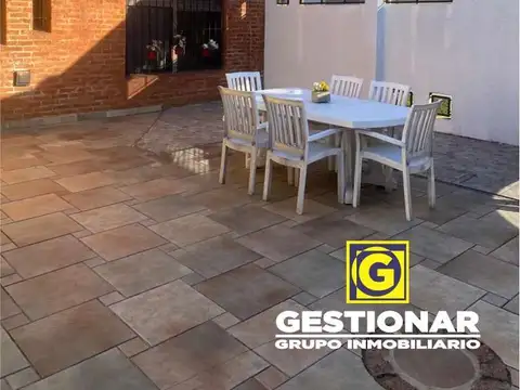 Casa 4 ambientes con 2 baños