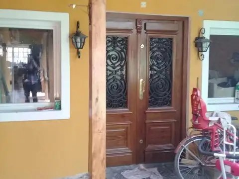 Casa en venta - 3 Dormitorios 2 Baños - Cocheras - 415Mts2 - Glew, Almirante Brown