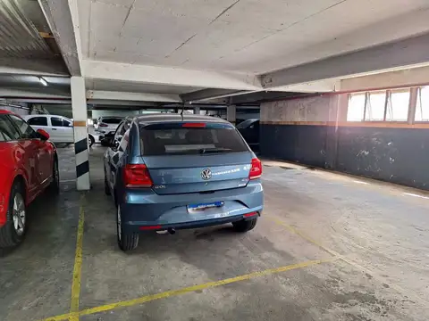 Cochera Fija en Once sobre Mitre – Amplia y Segura