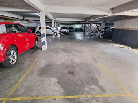 Cochera Fija en Once sobre Mitre – Amplia y Segura