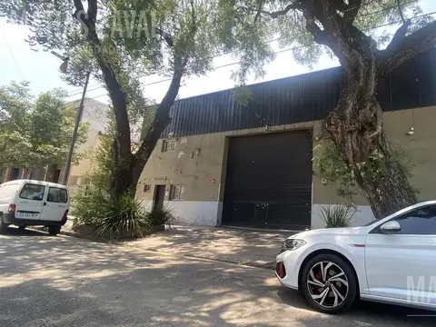 Magnifico deposito con oficinas - IMPECABLE ESTADO  