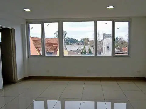 Oficina en Alquiler - Pilar