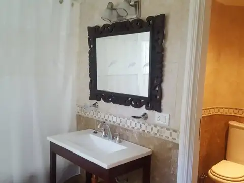 Casa 10 ambientes con 4 baños