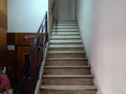 LOCAL COMERCIAL OFICINAS EN 3 PISOS MONSERRAT