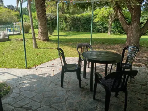 QUINTA CON 4 DORMITORIOS, GRAN QUINCHO Y PISCINA 