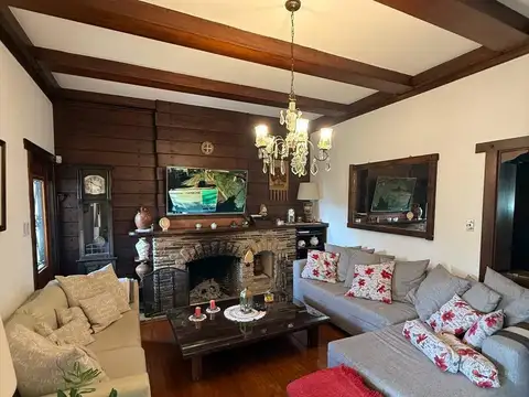 Casa en Venta con 2 cocheras