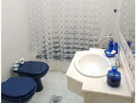 Casa 5 ambientes con 2 baños