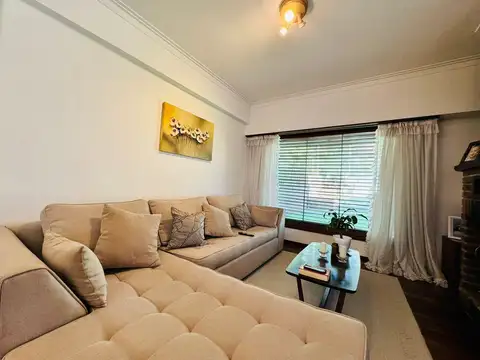 Casa en Garcia Lorca de cuatro ambientes con jardin y quincho