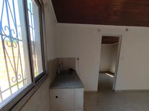 Casa 2 ambientes con 1 baño