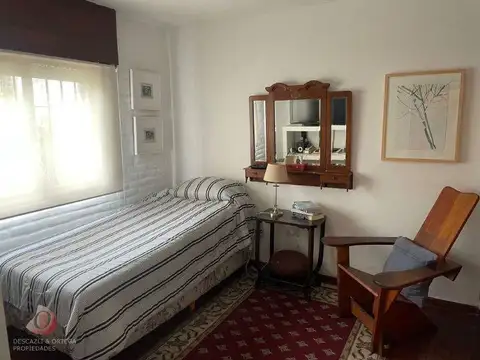 URCA- CASA DE 3 DORMITORIOS-IMPECABLE ESTADO-