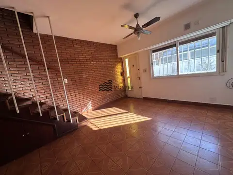 Duplex en venta.  3 amb  c/ cochera en Ramos Mejía
