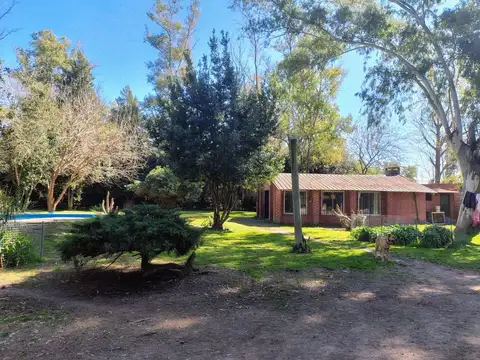 Venta casa quinta en Moreno 2.500m2 quincho pileta