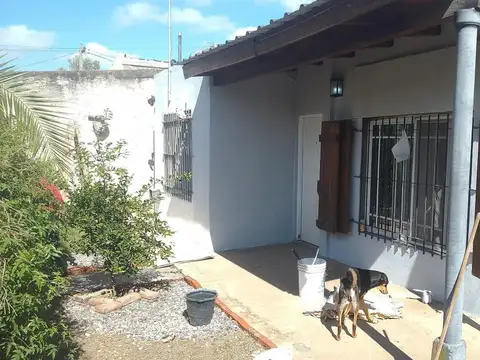 Casa en venta - 2 Dormitorios 1 Baño - Cochera - 240Mts2 - San Vicente